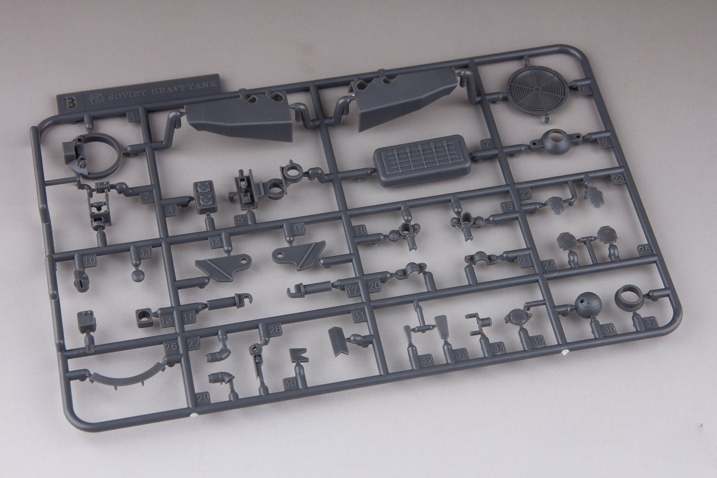 Border Model BC001 1/35  Heavy Tank Apocalypse Color-Coded Plastic Model