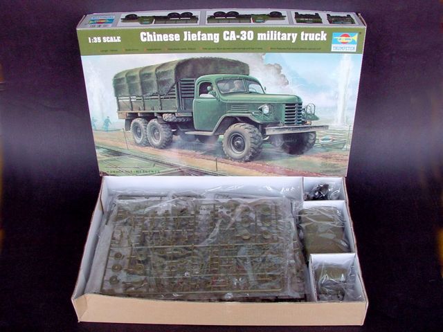 Trumpeter 01002 1/35 Chinese Jiefang CA-30 military truck