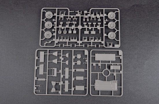 Trumpeter Russian T-90SA Main Battle Tank with Welded Turret Model Kit (1/35 Scale)