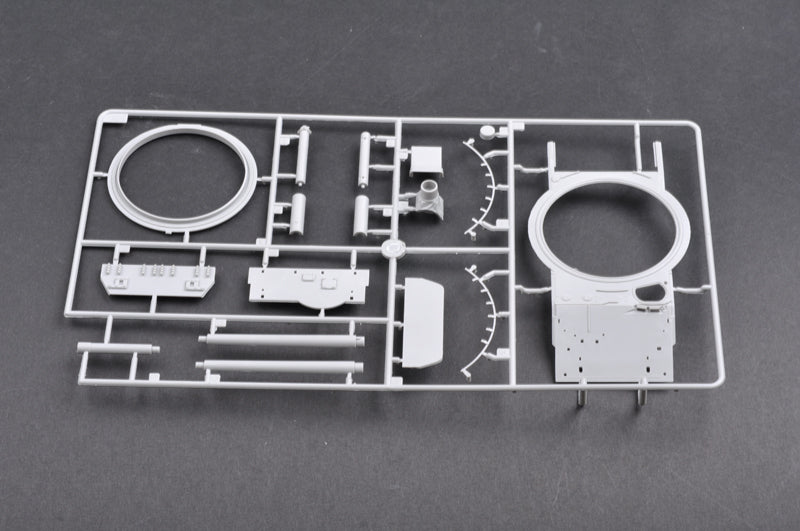 Trumpeter Russian T62 ERA Mod 1972 Tank (1/35 Scale Static Kit)