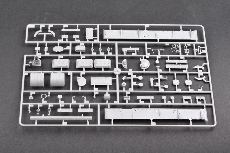 Trumpeter Russian T62 ERA Mod 1972 Tank (1/35 Scale Static Kit)