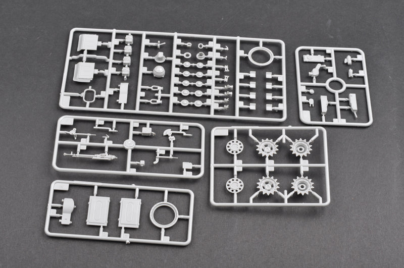 Trumpeter Russian T62 ERA Mod 1972 Tank (1/35 Scale Static Kit)