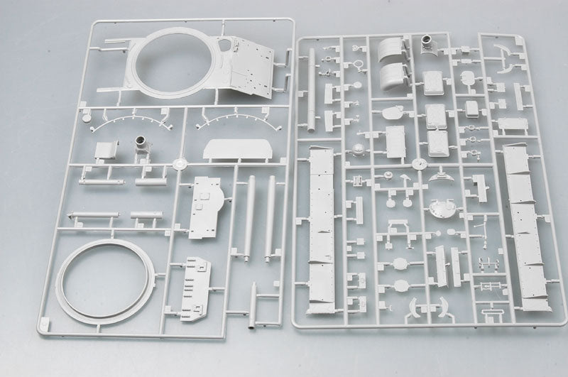 Trumpeter 1/35 Russian T62 Mod 1962 Main Battle Tank Model Kit