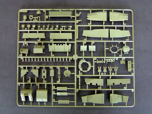 Trumpeter British Challenger II Main Battle Tank Model Kit 1/35 Scale