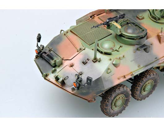 Trumpeter USMC LAV-R Light Armored Recovery Vehicle (1/35 scale Model Kit）