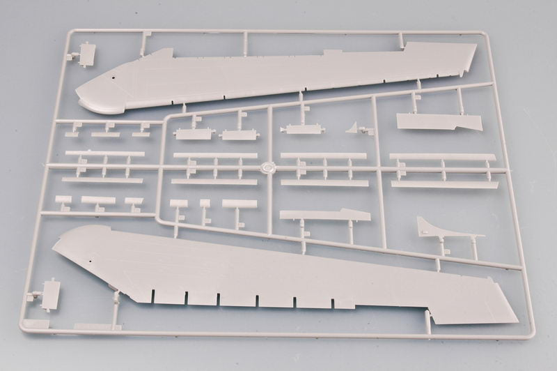 Trumpeter 1/72 Russian Tu160 Blackjack Bomber(1/72 Scale Aircraft)