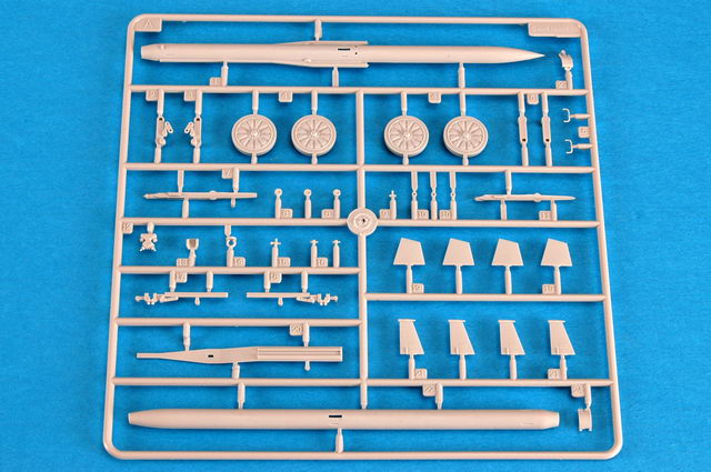 Trumpeter 1/35 Russian SAM6 Anti-Aircraft Missile with Launcher