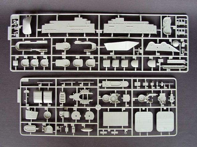 Trumpeter 1/350 - USS Franklin Aircraft Carrier CV-13 (1944) Ship Model Kit