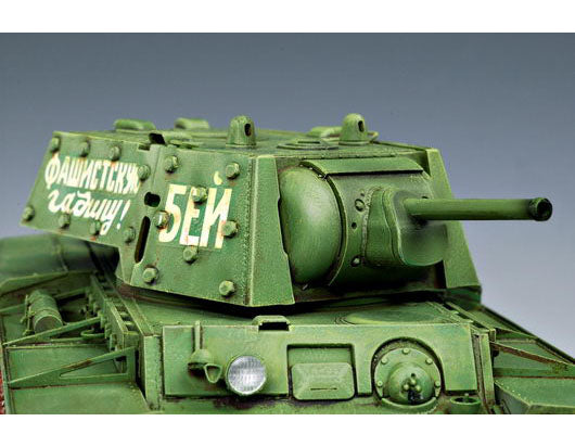 Trumpeter 1/35 Soviet KV1's Ehkranami Tank Model Kit