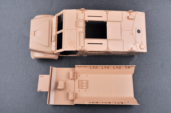 Trumpeter 1/16 US MaxxPro MRAP Model Kit