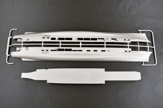 Trumpeter 1/350  German Navy  Aircraft Carrier DKM Graf Zeppelin Plastic Model Ship kit