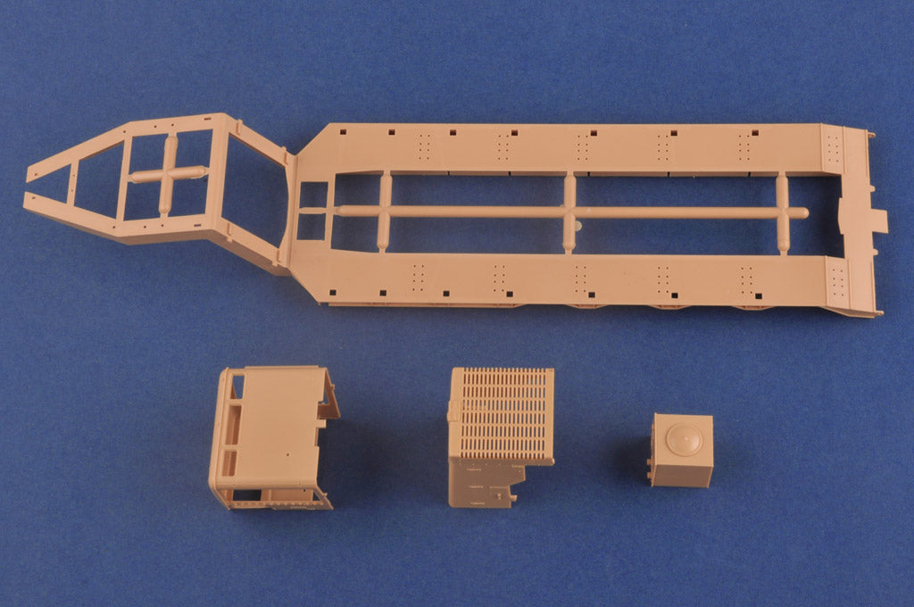 Hobbyboss 1/35 M911 C-HET W/M747 Heavy Equipments Semi-Trailer Model Kit