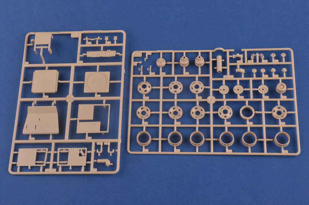 Hobbyboss 1/35 M911 C-HET W/M747 Heavy Equipments Semi-Trailer Model Kit