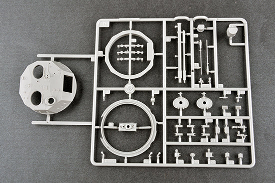 Trumpeter 1/35 BMD-4 Airborne Infantry Fighting Vehicle [Model Building KIT]