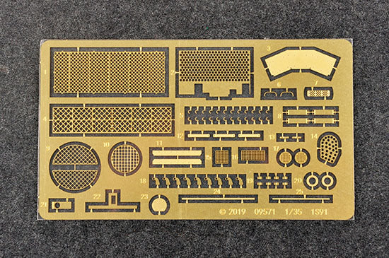 Trumpeter  1/35 Russian 1S91 SURN KUB Radar Model Building Kit