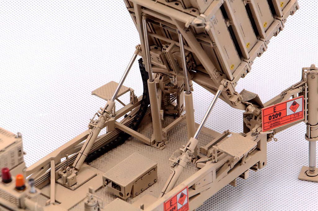 Trumpeter  "Iron Dome" air defense system(1/35 scale Model Armor Kit)